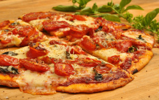 Cooking for Students Tomato and Basil Pizza